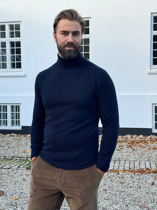 Ballater Mens Roll Neck Sweater, Nero Navy, Geelong lambswool