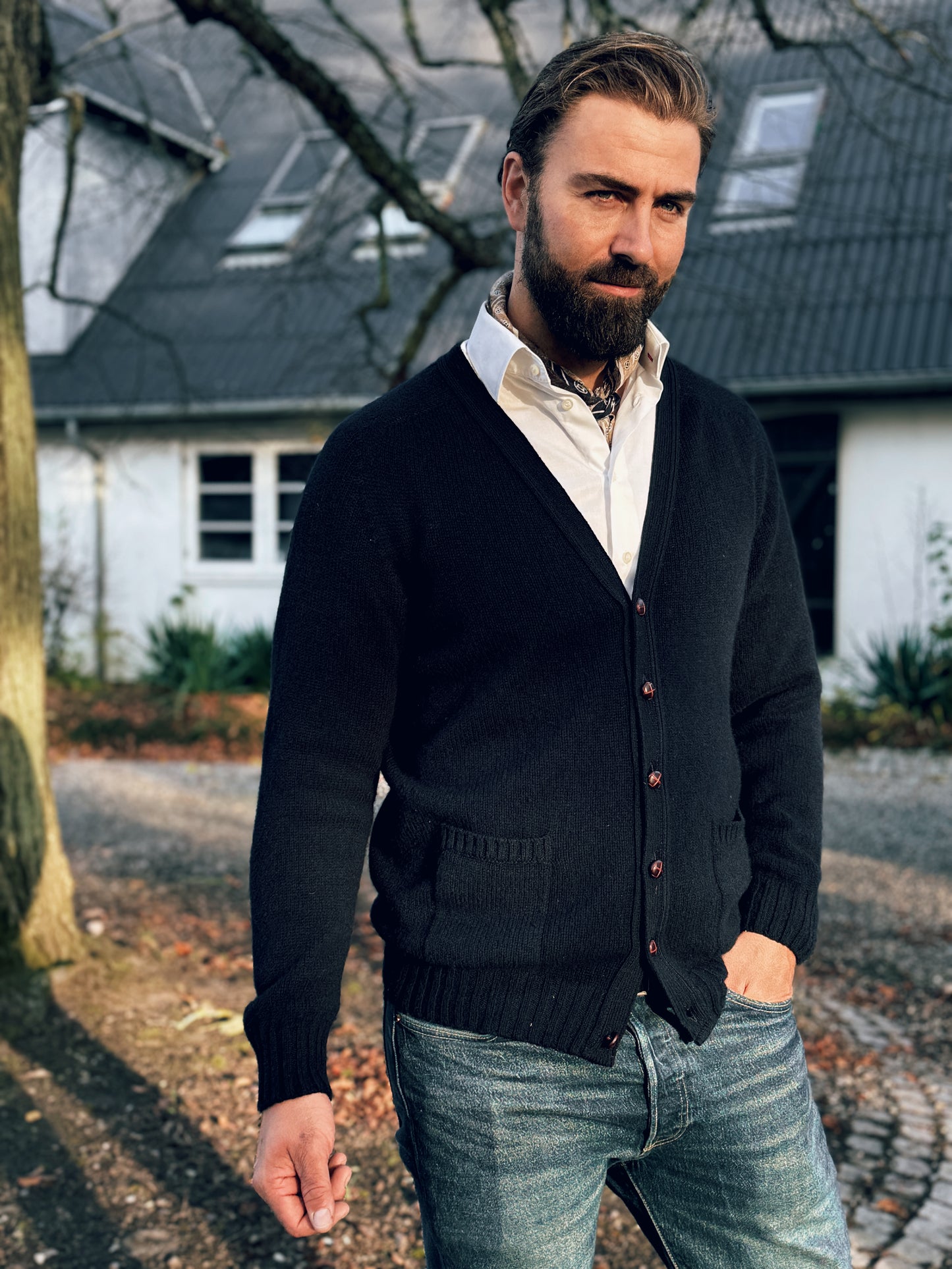 Edinburgh Wool Cardigan, Nero Navy, Geelong lambswool